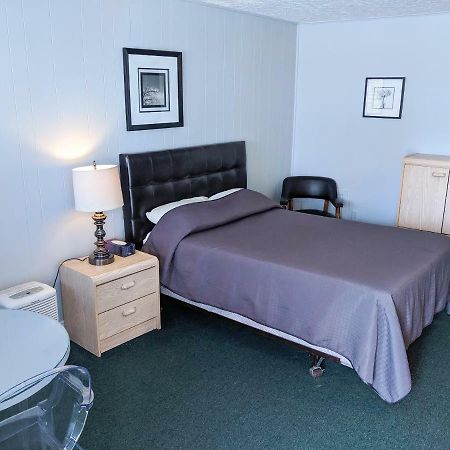 Skyline Motel Фредериктън Екстериор снимка
