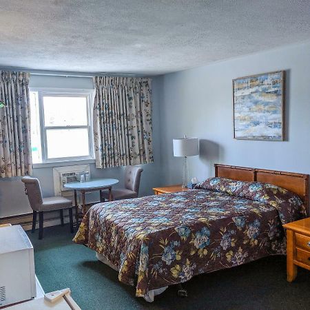Skyline Motel Фредериктън Екстериор снимка