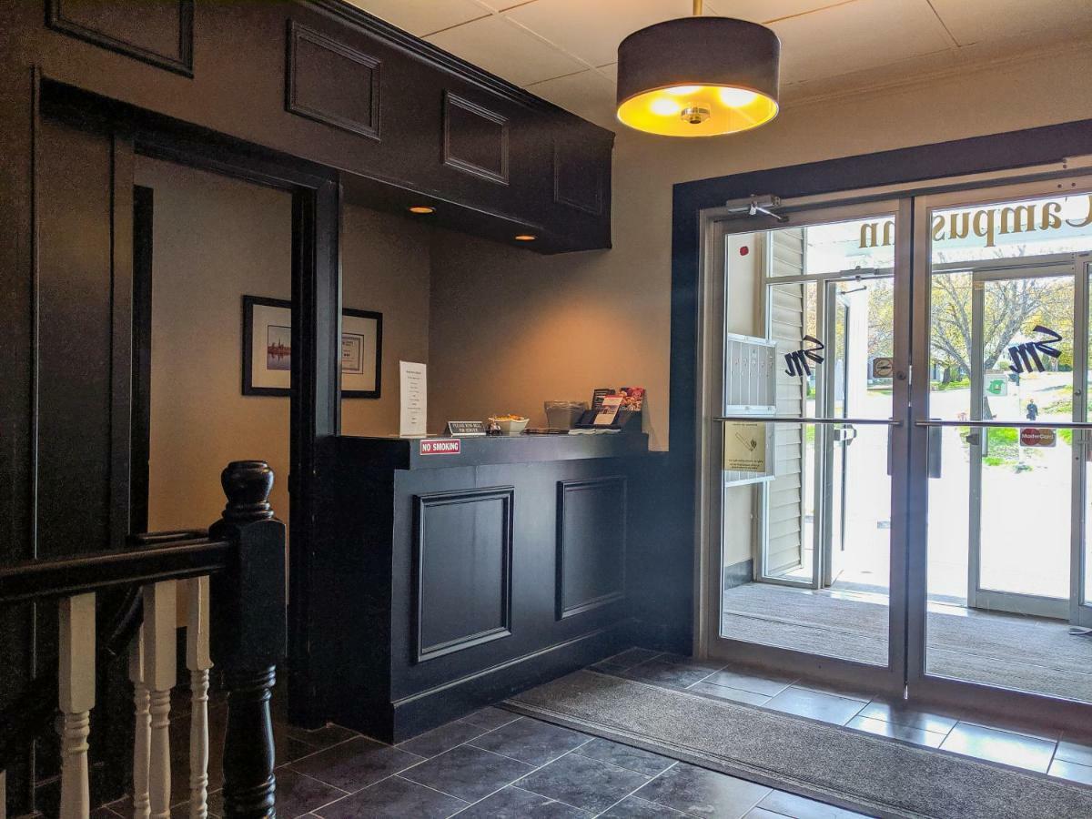 Skyline Motel Фредериктън Екстериор снимка
