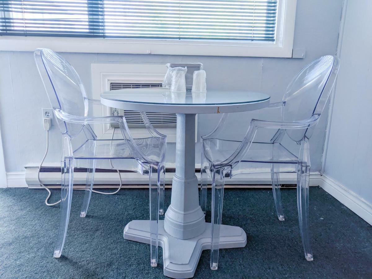 Skyline Motel Фредериктън Екстериор снимка