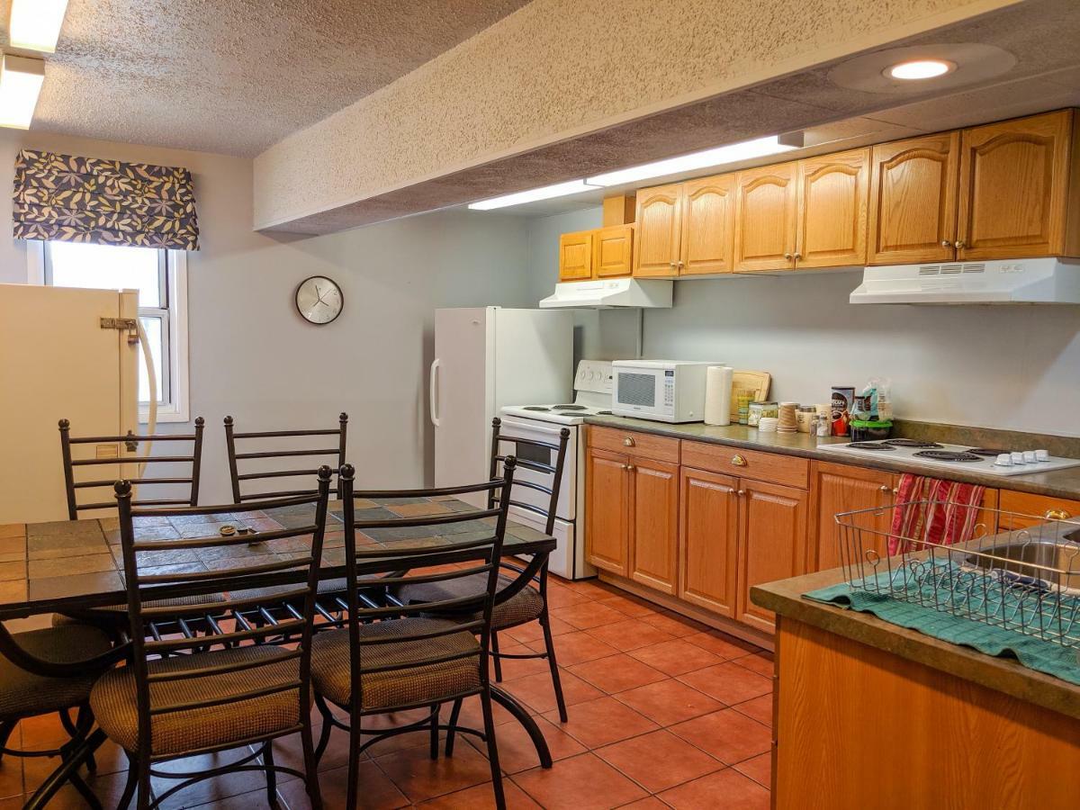Skyline Motel Фредериктън Екстериор снимка