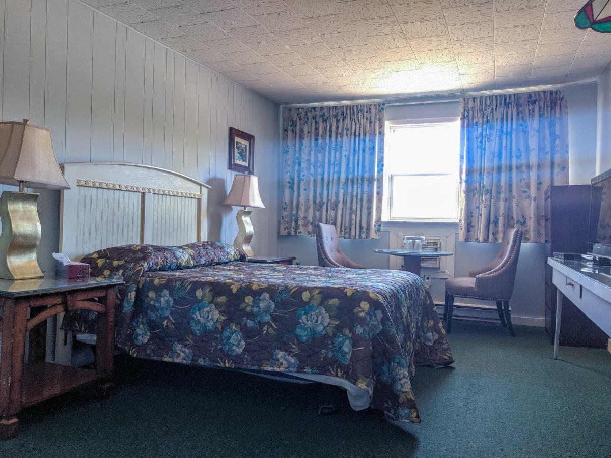 Skyline Motel Фредериктън Екстериор снимка
